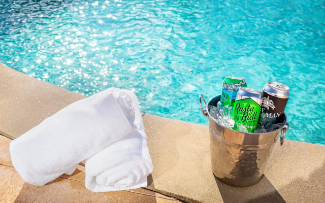 Crowne Plaza Charleston Airport - Conv Ctr by IHG