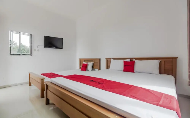 RedDoorz near Pantai Tanjung Pendam 2