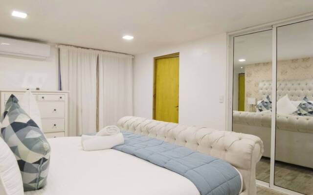 8-bdr Penthouse With A Private Rooftop & Jacuzzi
