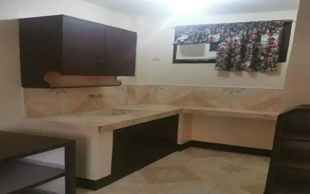 Oyo 833 Ln Apartelle