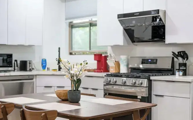 Not Affected by the Fire/modern 5BR Home With Parking, Near LA Attractions #4