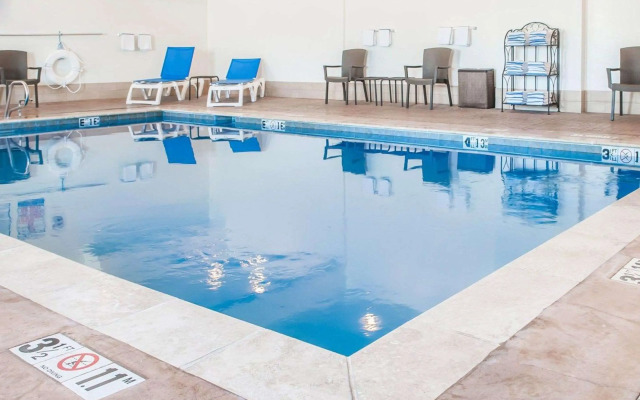 Comfort Suites Farmington