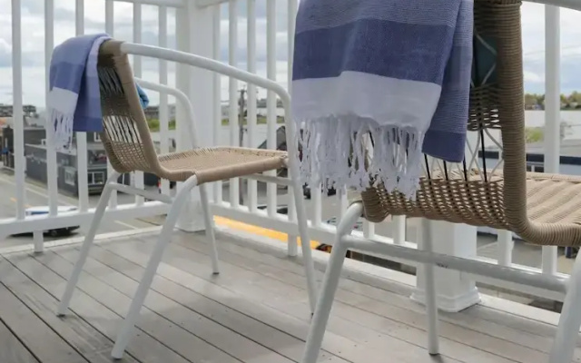 The Sea Breeze Inn