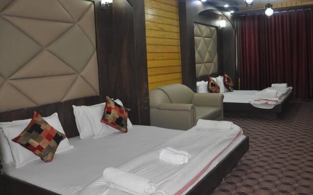OYO 18872 Hotel Azad