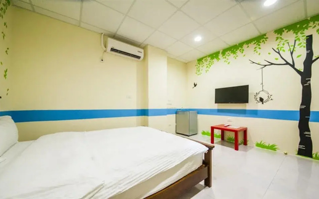 Hualien Train Station Backpackers Hostel