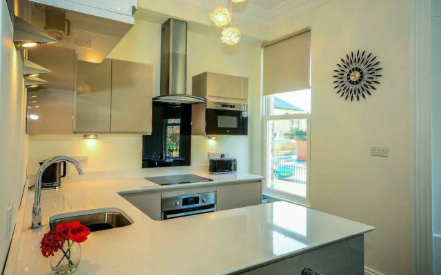 Flat 2 Bluebridge Court - Cliffords Reach