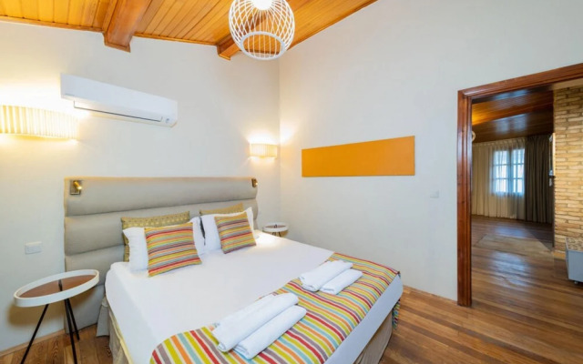 Mesmerizing Hotel Room Near Hadrian s Gate