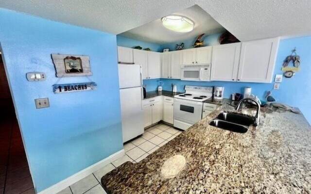 Pelican Beach 1711 1 Bedroom Condo by Pelican Beach Management