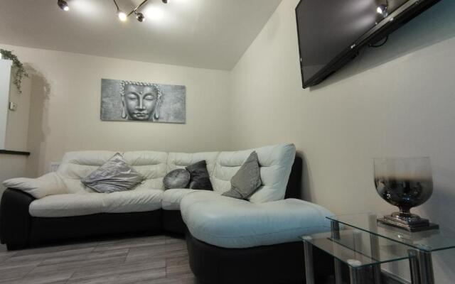 Queens Holiday Apartment