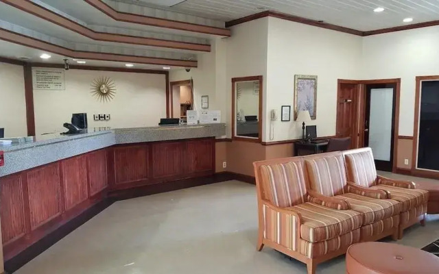 Red Carpet Inn & Suites