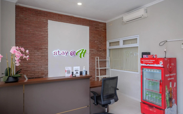 OYO 195 Stay @h Guesthouse – Guest Rooms – Sleman