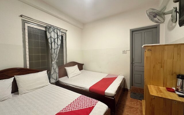 OYO 75466 13 Coins Bang Yai Hotel