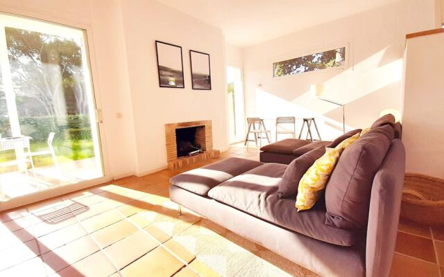 Villa - 4 Bedrooms with Pool and WiFi - 107985