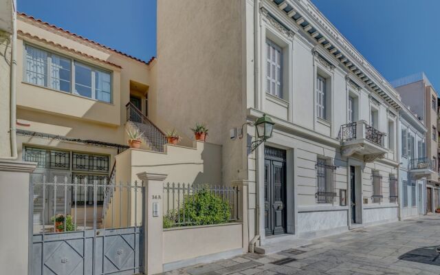 Neoclassical apartment next to Acropolis