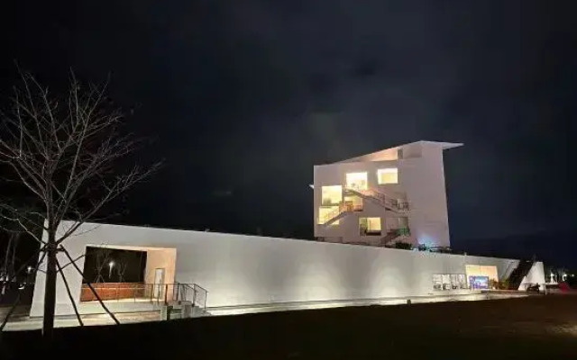 Yingge Treading on the Waves Boat House Homestay