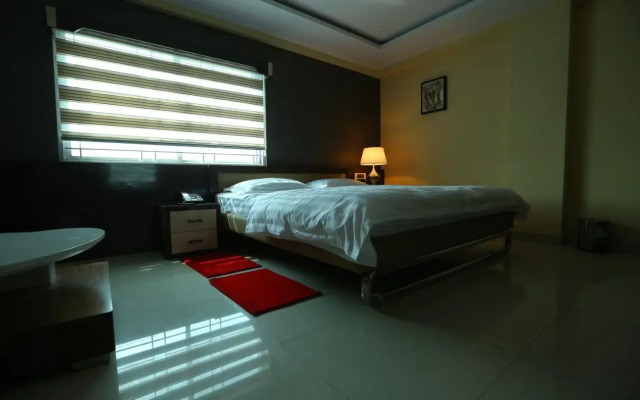 Hotel Swaraj Sarovar