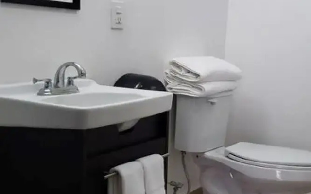 CAPITAL O Lowe Suites
