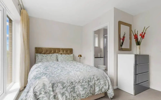 3-bed Greenhithe Retreat Garden Near Bluewater