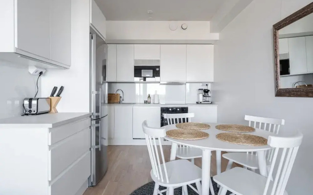 Fabulous 1BR Apt with Sauna & Views