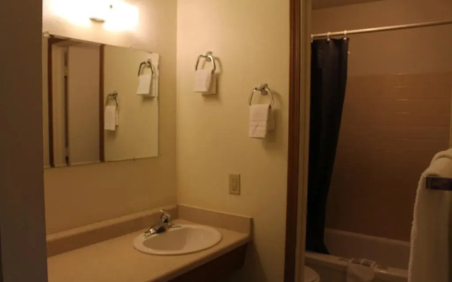 Silver Sands Motel