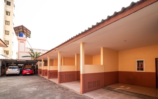 OYO 645 Baan Ruangrungroj (Vaccinated Staff)