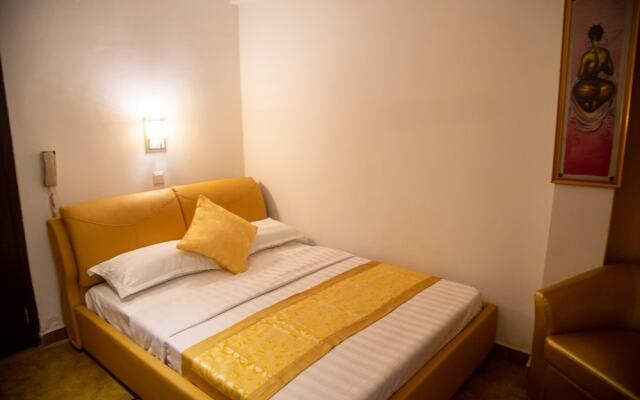 Gold Plaza Hotel