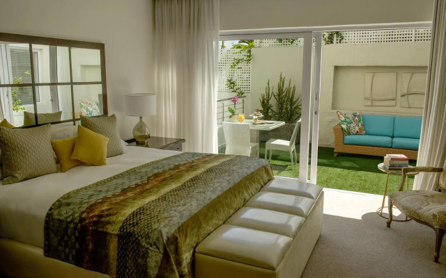 The Clarendon - Bantry Bay