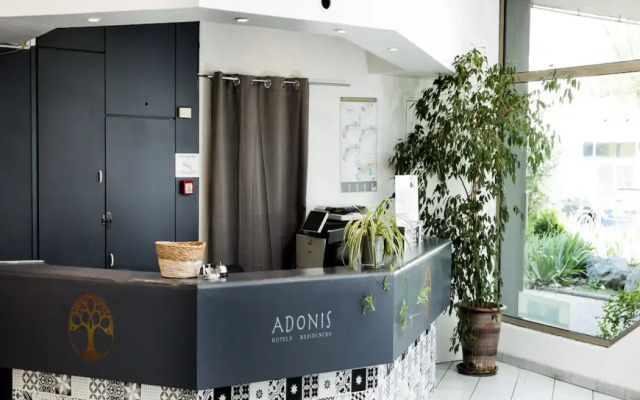 Adonis Gapotel