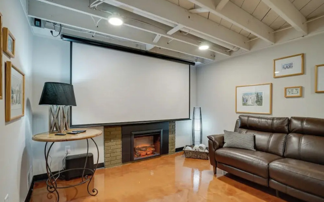 Pet-friendly Minneapolis Home ~ 8 Mi to Downtown!