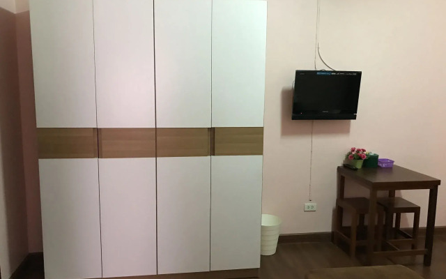 Ponlaan Apartment