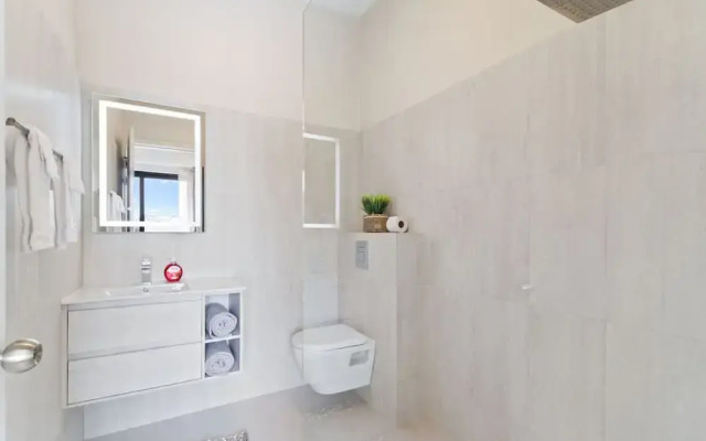 NEW Lux 4BR Villa w Private Pool Walk to Beach
