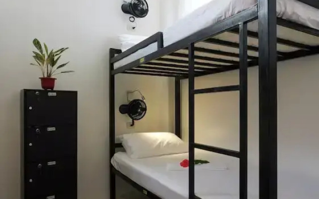 Sip Sunset Hostel and Lounge