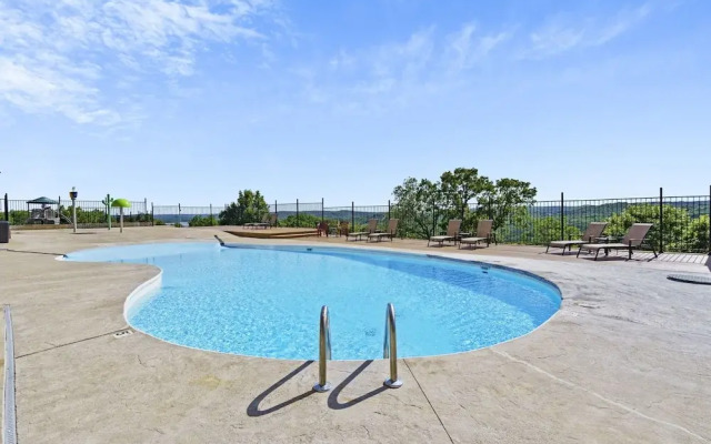 Luxury Penthouse Near Silver Dollar City