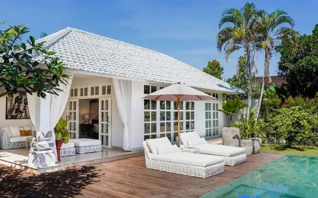 Villa Symphony White by BaliSuperHost