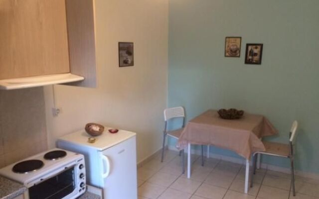 Sunny Studios & Apartments