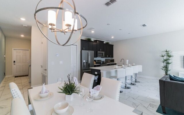 Beautiful 4Bd Pool TH, Storey Lake-4815DS