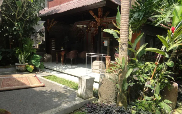 Airy Ubud Monkey Forest Bali
