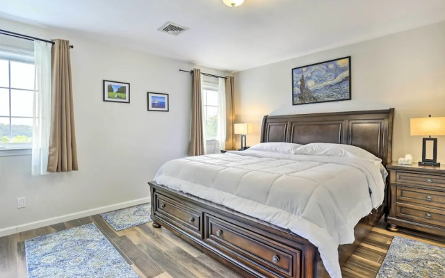Ideally Located Glen Cove Apartment!