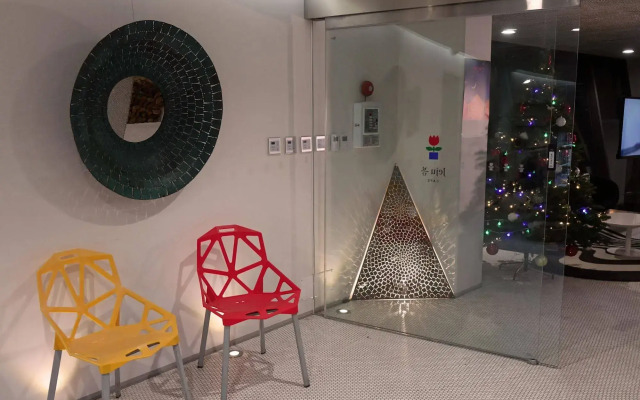 Jeju Bom Stay & Art Gallery