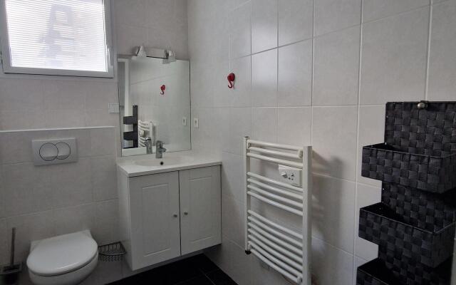 Comfortable Apartment, 50 m Sandy Beach