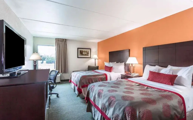 Ramada Luling
