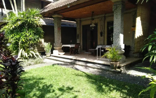 Anom Cottages