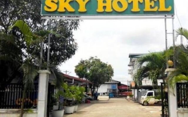 Sky Hotel Hlaing Thar Yar Yangon