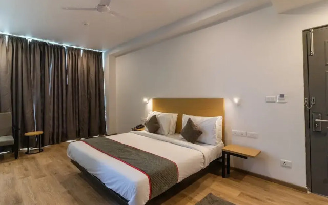 OYO Townhouse 120 The Axis