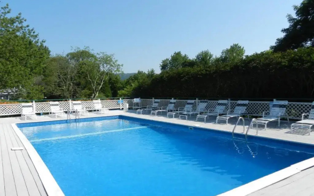 Cedar Crest Inn