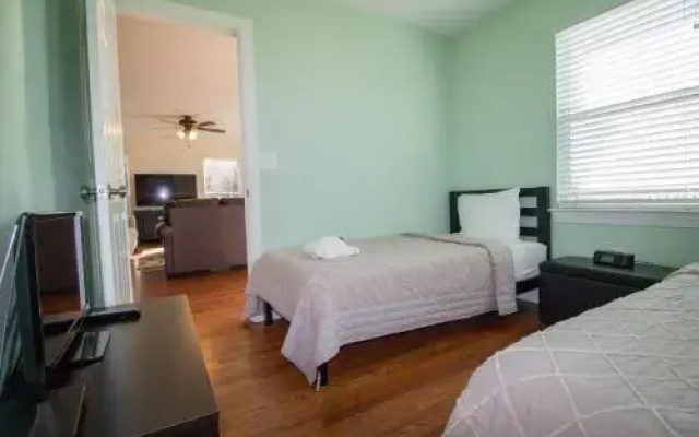1661 E Ashley - Ocean Cabin