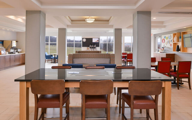 Holiday Inn Express & Suites Parkersburg-Mineral Wells by IHG