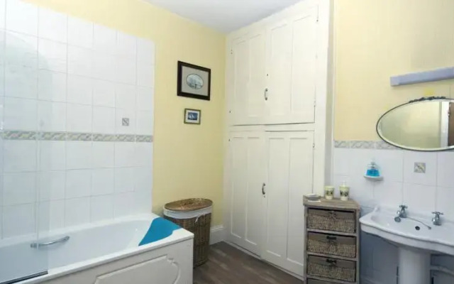 Shenstone Holiday Home