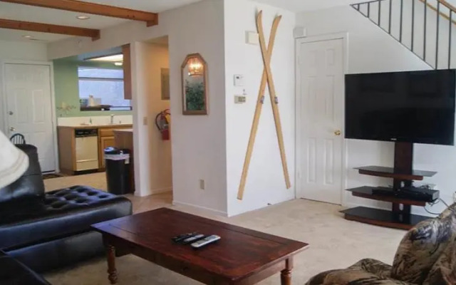 RedAwning Slope Side Lodge #1477