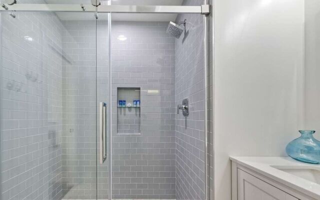 Immaculate 3 BDR in Oceanside Private Pool & Spa